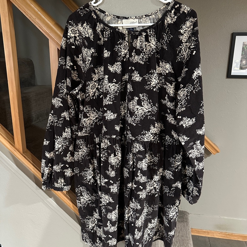 Universal Thread Black and White Floral Long Sleeve Dress